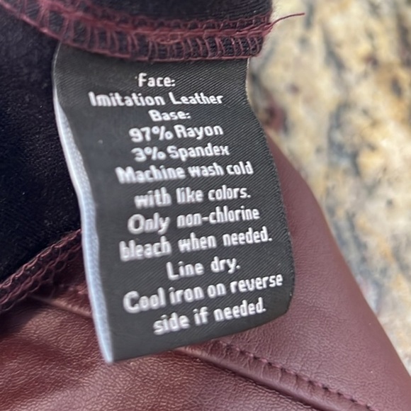 Rock & Republic™,Faux Leather Leggings in Wine,Fever Pull-On, All 5-Stars,Size S - Picture 10 of 11